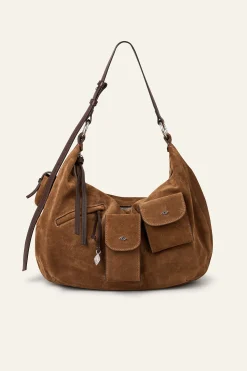 ARYA< Outlet