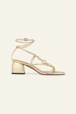 CAYA< Outlet
