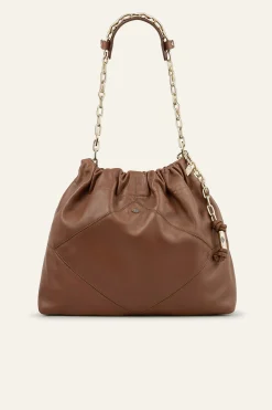 JUNE< Outlet