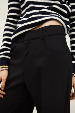 NIVES< Hot