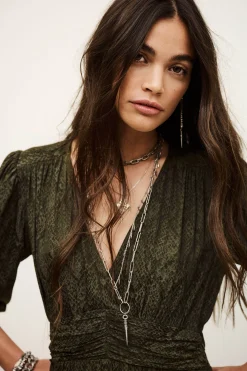 ROMEA< Hot